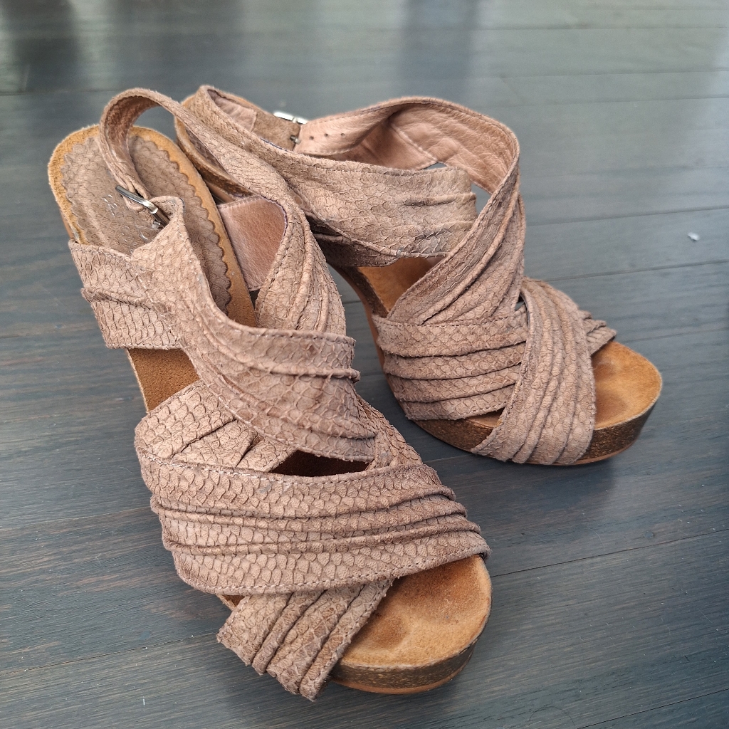Cordani Brand Strappy Suede Heel Russell Size 37
